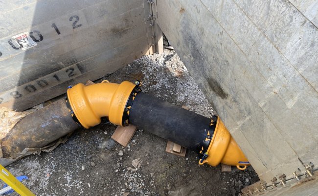 Photo : Déplacement et déviation d'une conduite d'aqueduc