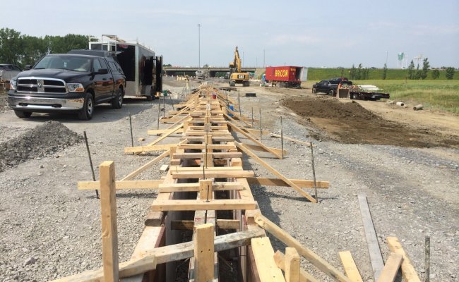 Photo : Trench drain highway Quebec MTQ